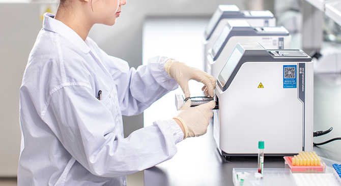 Huajing's Custom Thermal Management Solutions for Biochemical Immunodiagnostic Equipment